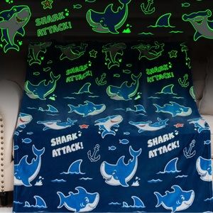 NWT Shark‎ Attack Glow-in-the-Dark Blanket